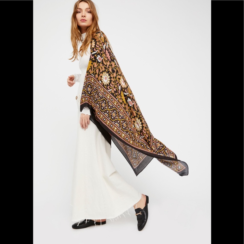 Free People Printed Boho Shawl Top NWT - Picture 5 of 7